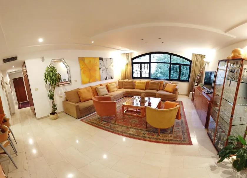 Unique Penthouse  With a Gorgeous Roof Top - Image 1