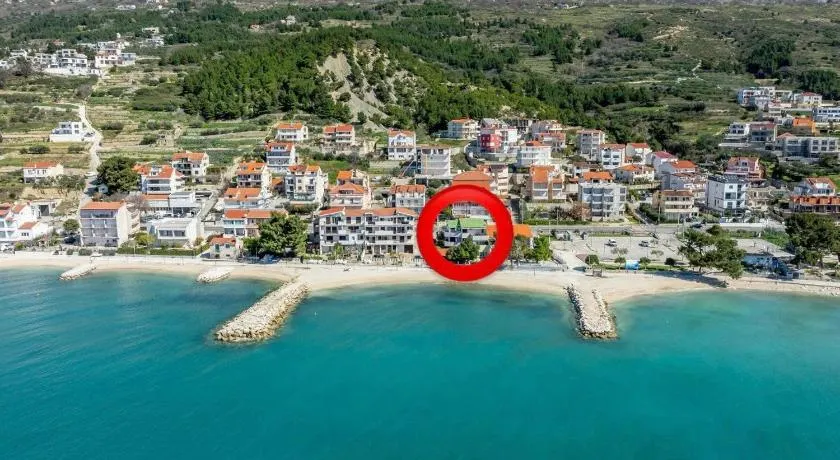 Villa Valamare -First Row to the Sea Restaurant - Family Atmosphere - Image 1