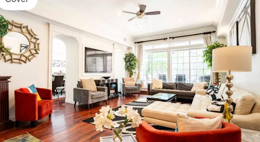 TOWNHOUSE 222 - Image 1