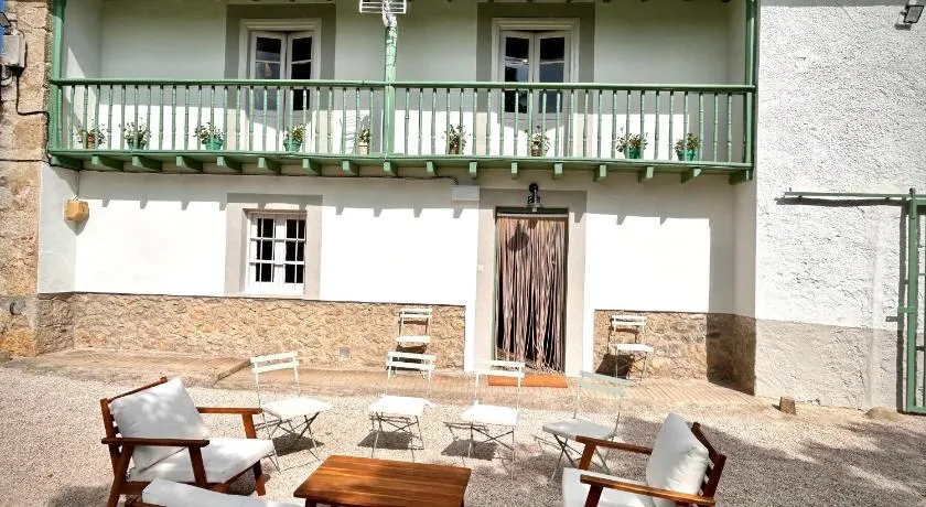 Casona típica cántabra cerca de la playa de Gerra - Image 1