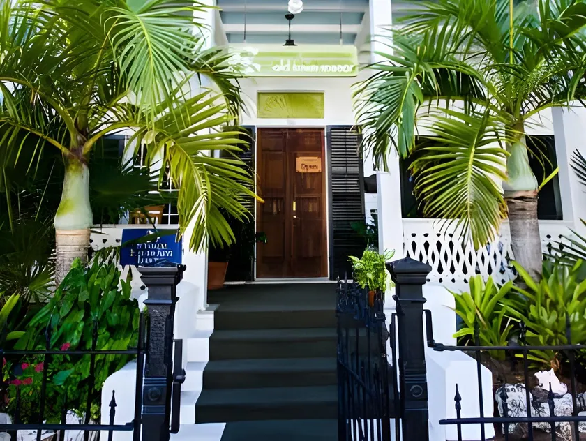 Old Town Manor - Image 1
