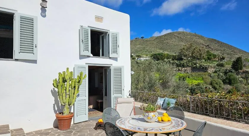 Villa Margot - Authentic seaview countryside villa & apartments - Image 1