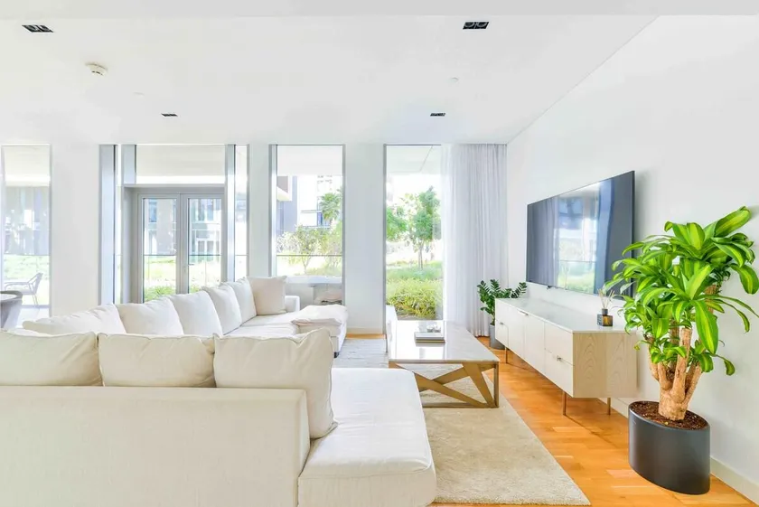 Elegant 2+1 BR with Fantastic Views of Ain Dubai - Image 1