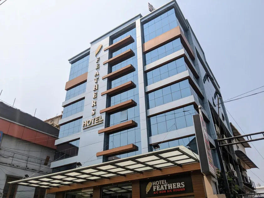 Hotel Feathers - Image 1