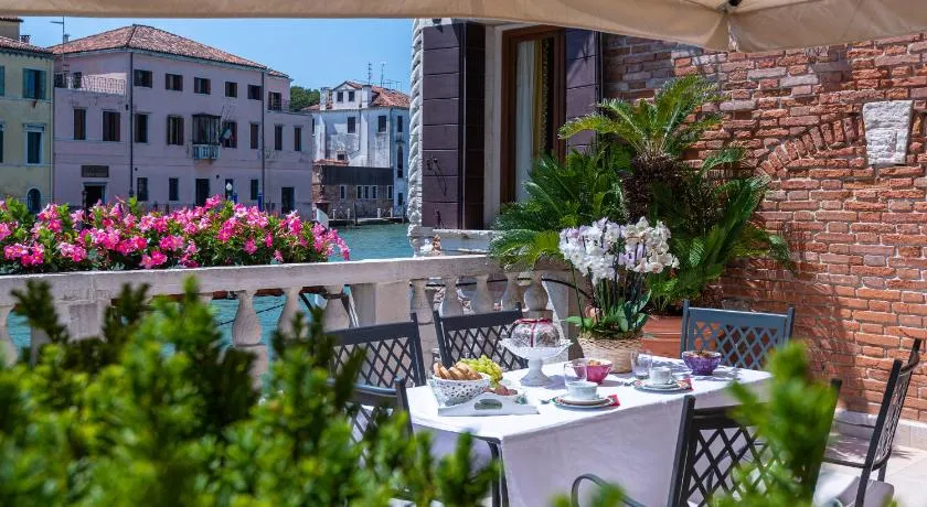 Ca' dei Cuori on the Grand Canal - Image 1