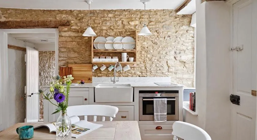 Artisan Cottage - Historic cottage near to Bath, Lacock and Castle Coombe - Image 1