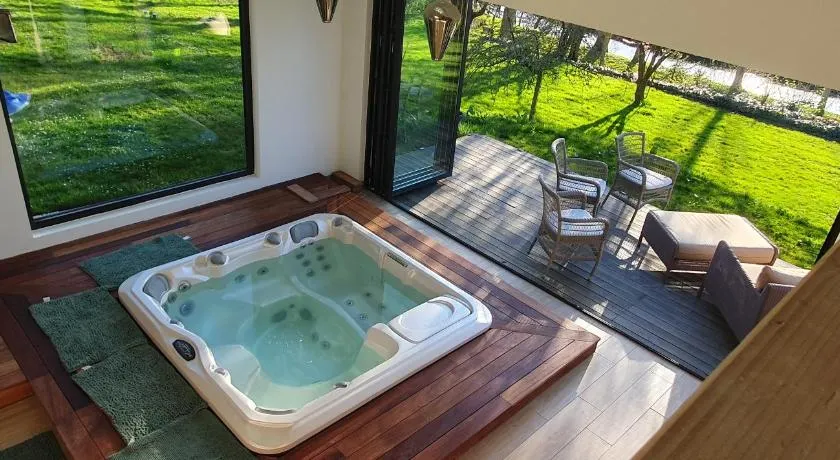 Maison Normande au bord de rivière avec spa et sauna - Image 1