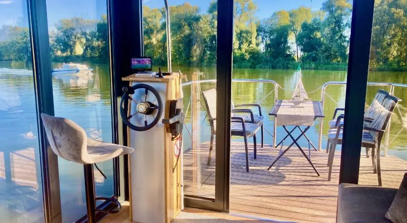 HAUSBOOT - Schwimmende feststehende Ferienwohnung direkt auf der Havel mit Weitblick aufs Wasser - Image 1