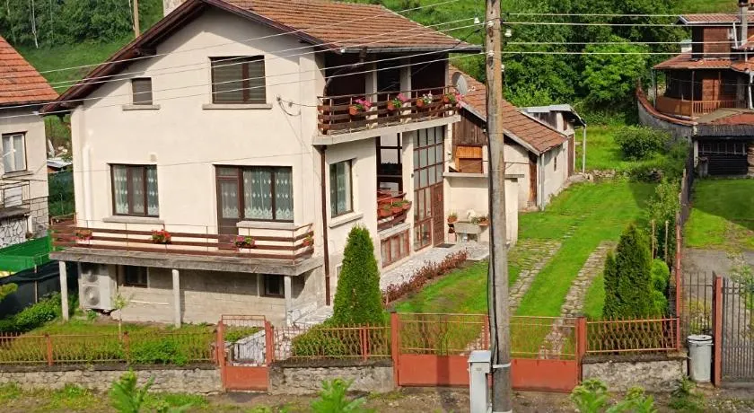 Detached Guest House Рилски кът Маджаре - Image 1