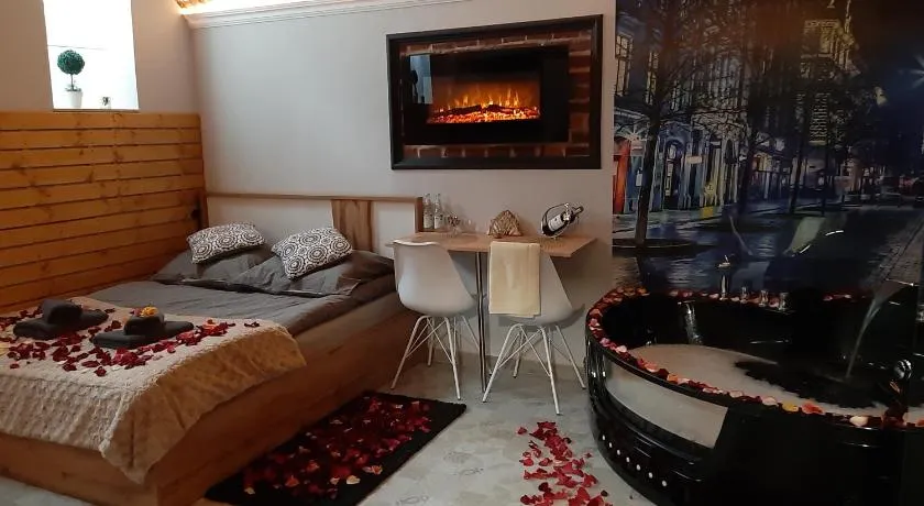 UNDERGROUND Jacuzzi Rooms - Image 1