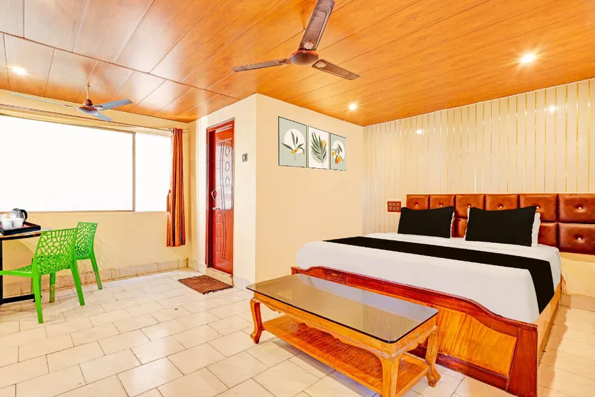OYO Hotel O Besant Road - Image 1