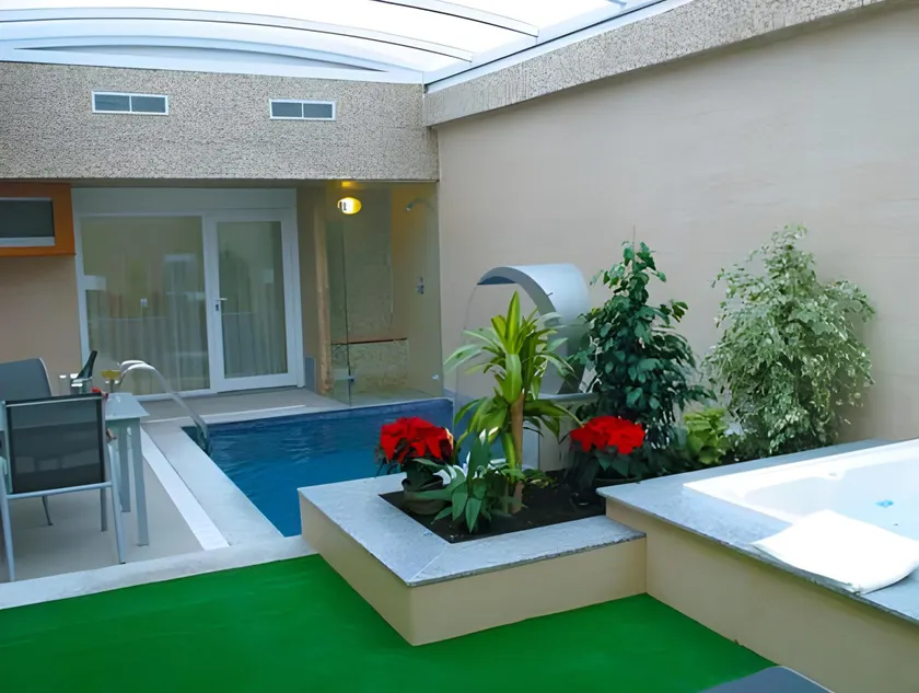 Zouk Hotel - Image 1