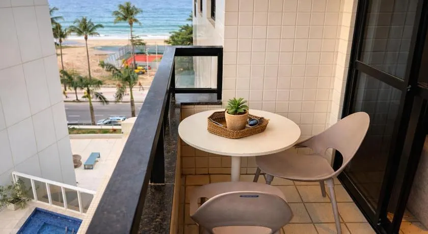 Apê na Avenida Boa Viagem, Praia e Restaurantes - Image 1