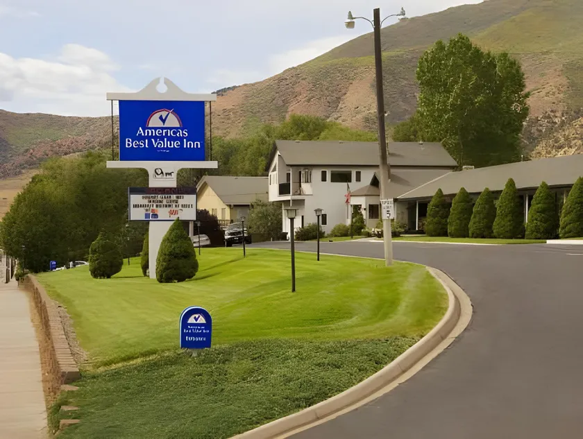 Hanging Lake Inn - Image 1