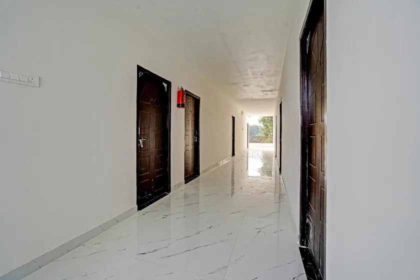 Hotel O by OYO Hira Royal Palace And Lawn - Image 1