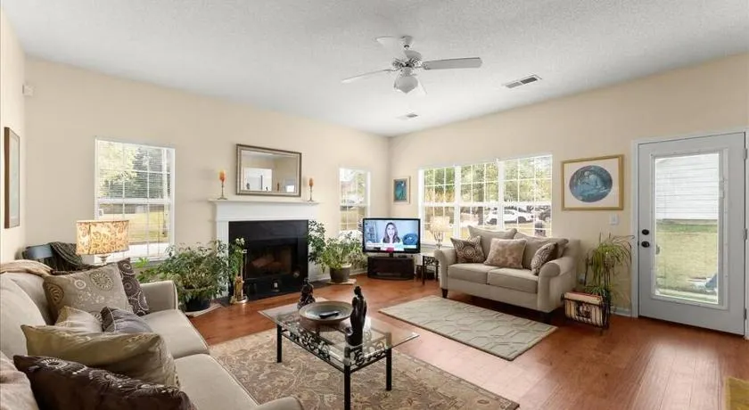 Ethnic Inspired Stonecrest Retreat Spacious Home Sleeps 8 - Image 1