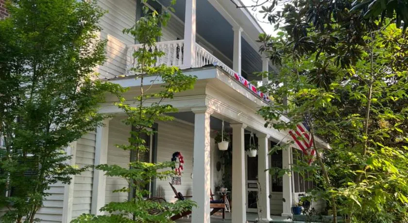 Magnolia House & Gardens B&B - Image 1