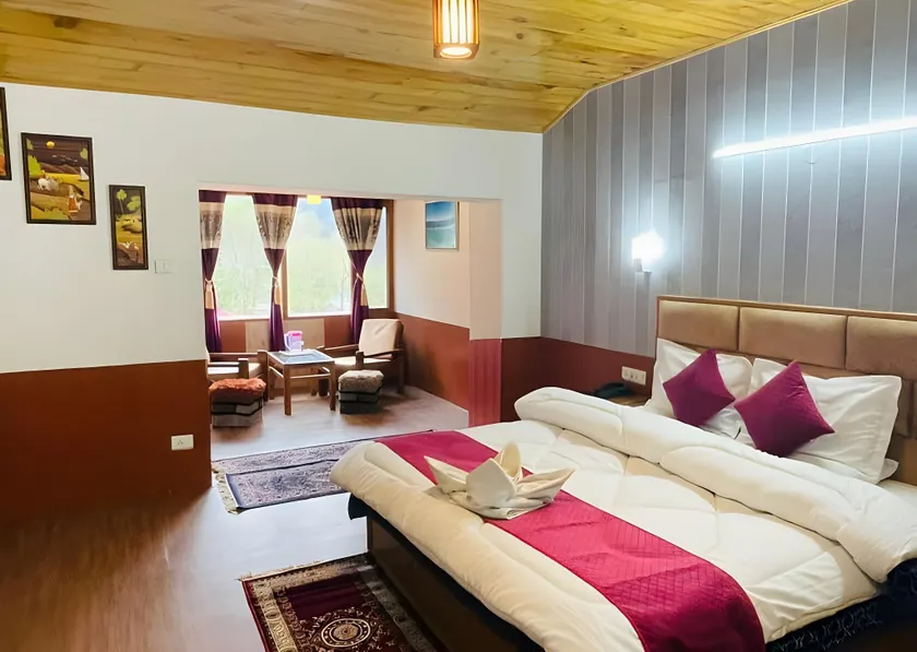 Hotel Hilltop - Image 1