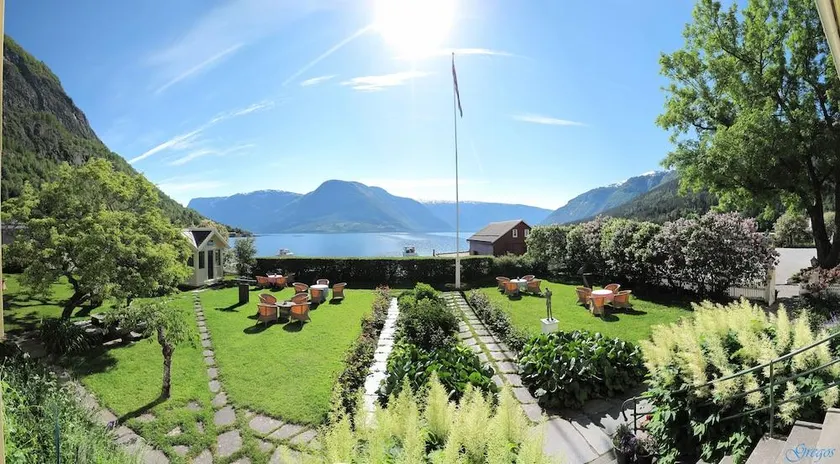 Walaker Hotel - Image 1
