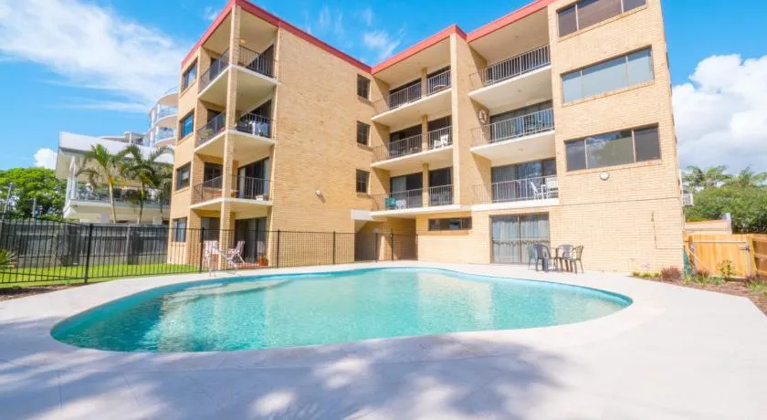 Golden Shores Unit 3 21 Landsborough Parade - Image 1