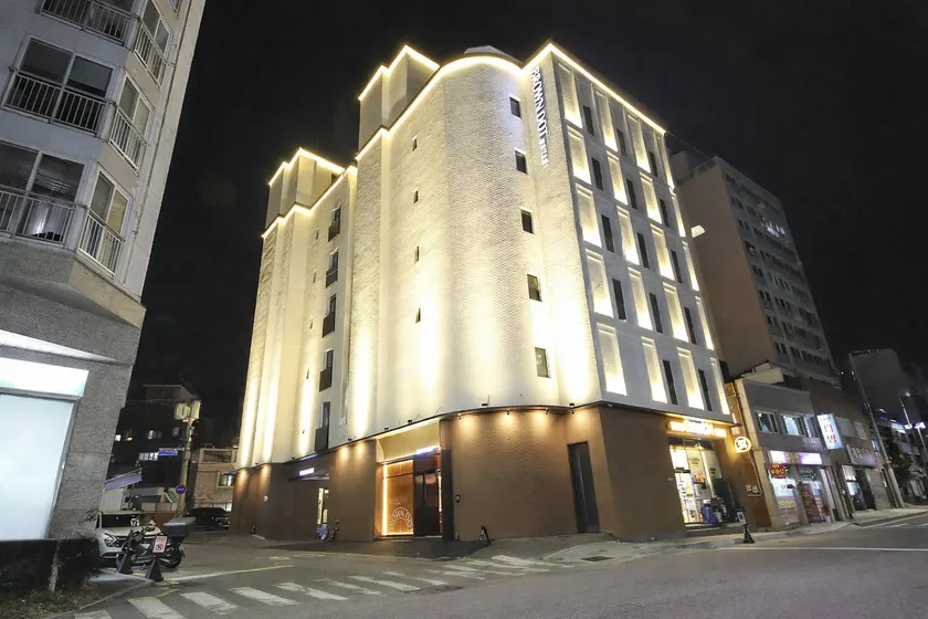 BROWN DOT Hotel Dadaepo Beach - Image 1