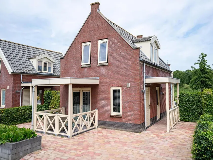Bungalow in Zuytland by Water and Nature - Image 1