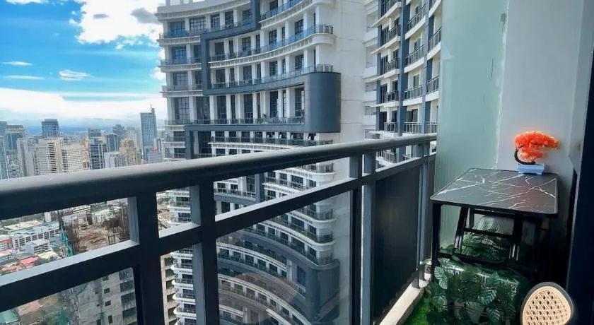 Skyline Stay with Pool, Gym, Sauna Poblacion Makati - Image 1