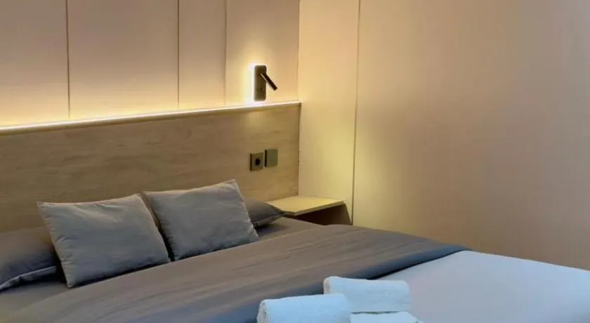 ITOUR Hotel & Coffee - Image 1