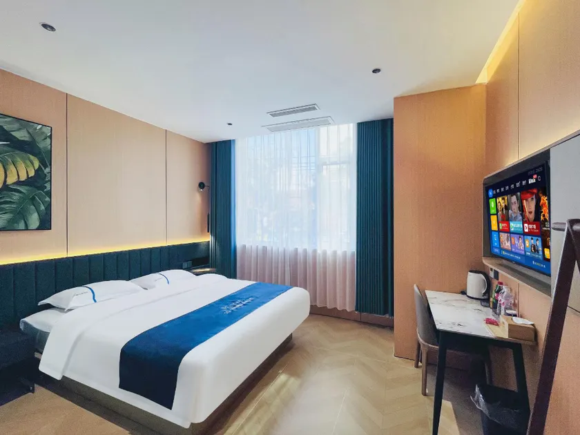 M Hotel - Image 1