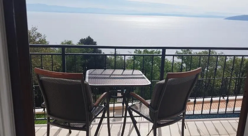 Cozy Suite for 2 with Balcony & Sea View Villa Elma - Image 1