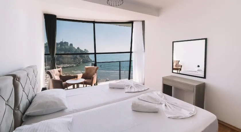 Hotel Cruiser Luxury - Image 1