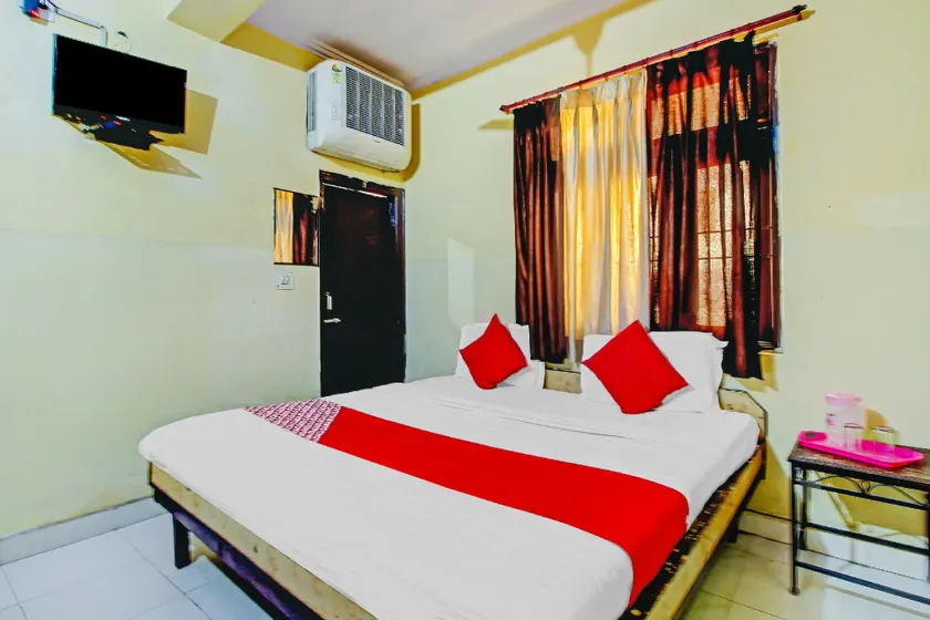 OYO 79416 Hotel Maharani Residency - Image 1