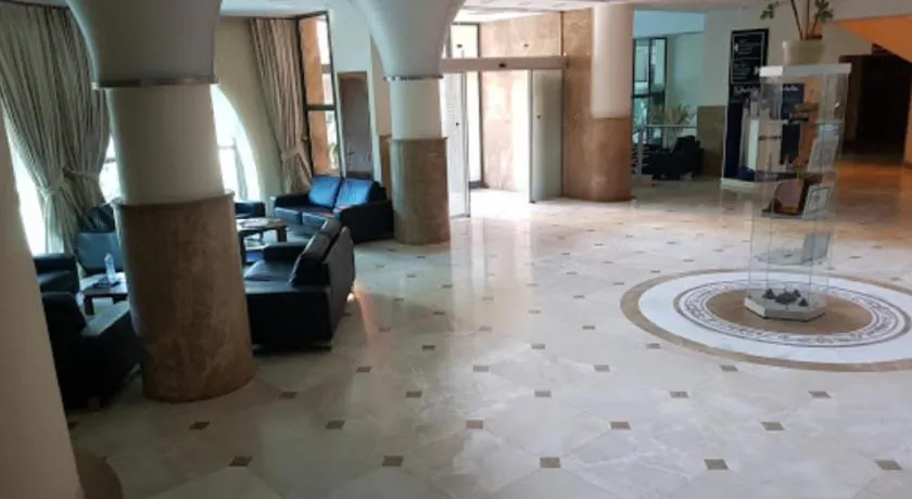 Le Cristale Hotel - Image 1