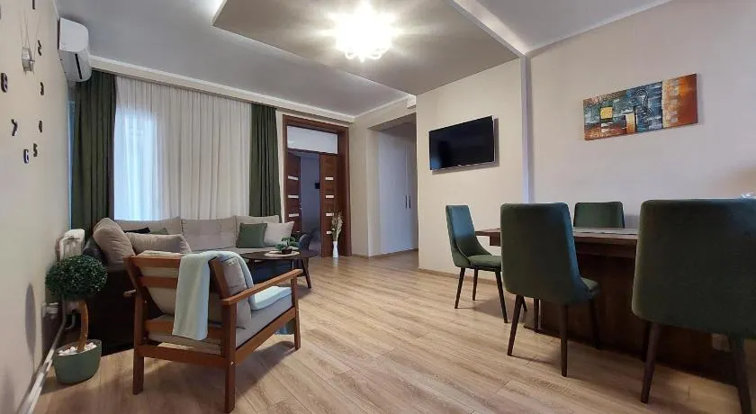 Vively Lux Apartment - Central & Spacious with Balcony and free WiFi - Image 1