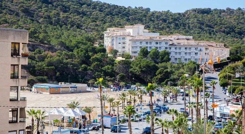 Arenas Beach Apartments - Image 1