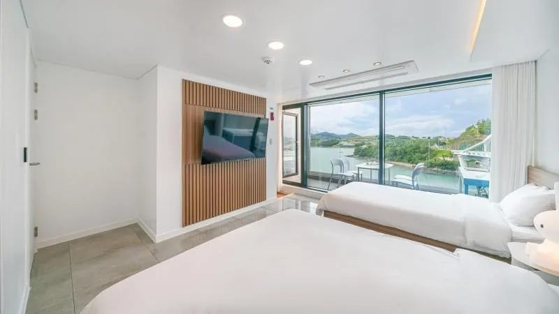 Yeosu Siro Resort Pool Villa - Image 1