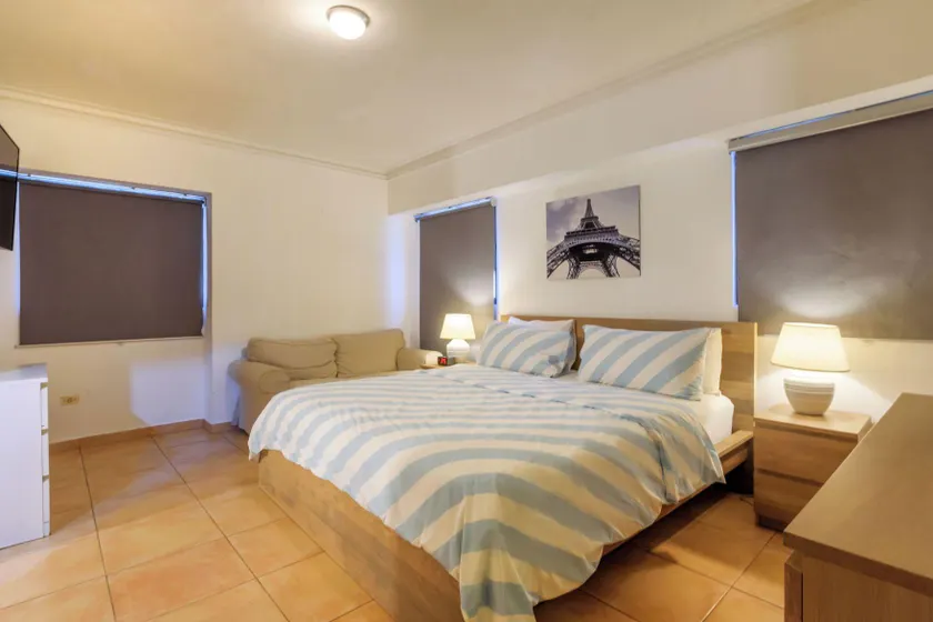 Apartment in Bella Vista Sleeps 10 - Image 1