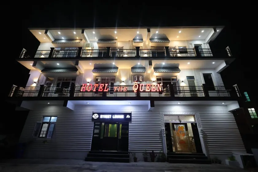 Hotel The Queen By Jal's - Image 1