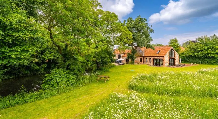 Waterside Barn - Image 1