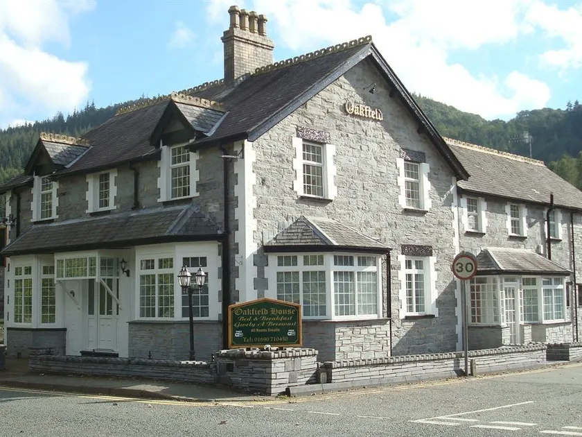 Oakfield House Bed and Breakfast - Image 1
