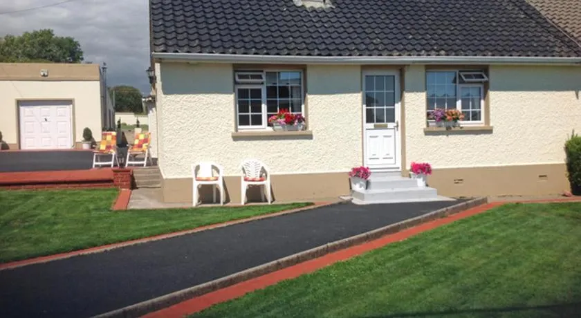 Village Cottage - Image 1