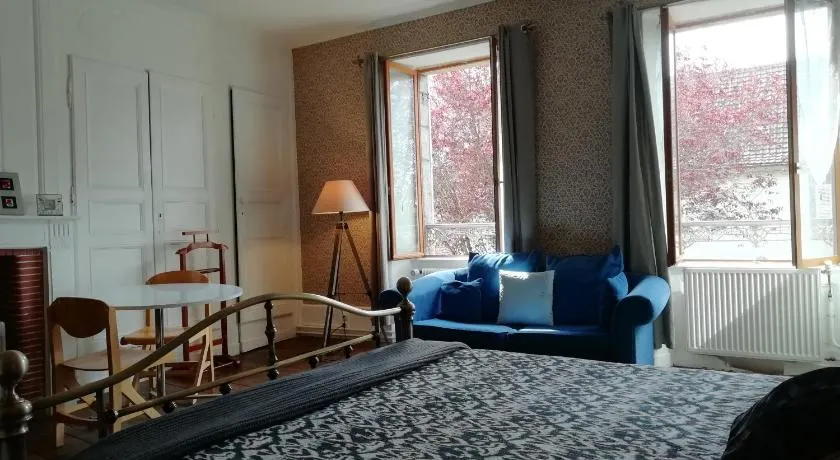 3 Place des Arbres, Chambres D'Hôtes, Felletin - Image 1