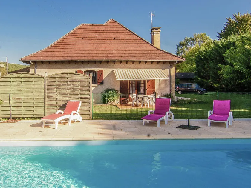 Lovely Villa in Condat-sur-Vézère with Swimming Pool - Image 1
