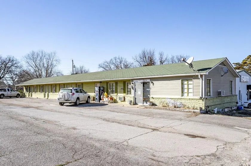Economy Hotel Okmulgee - Image 1