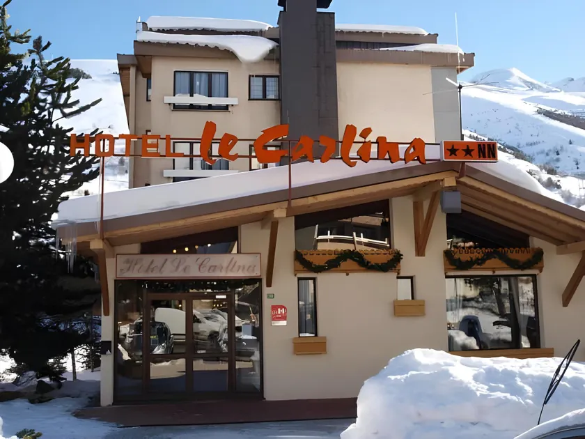 Atmosphere Hotel - Image 1