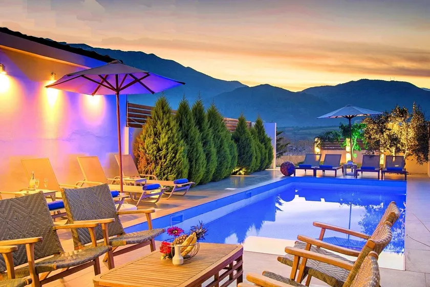 Hypnosis Beachside Villa with Private Heated Pool - Image 1