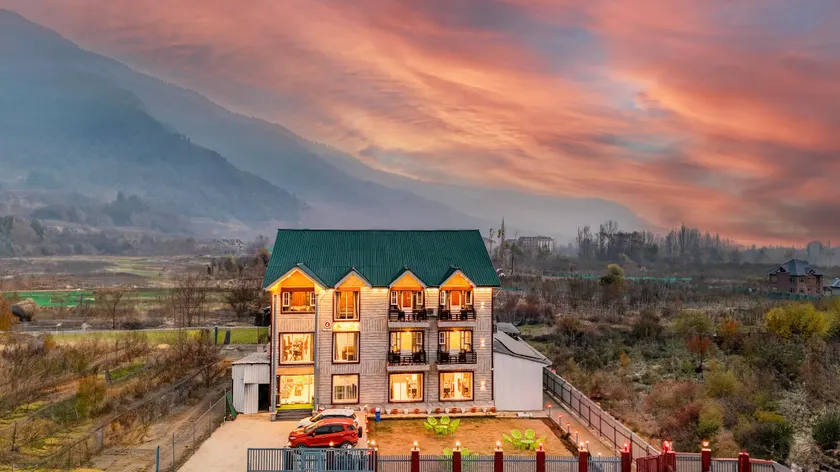 Hotel Classy Castle - Image 1