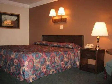 Spanish Trails Inn - Image 1