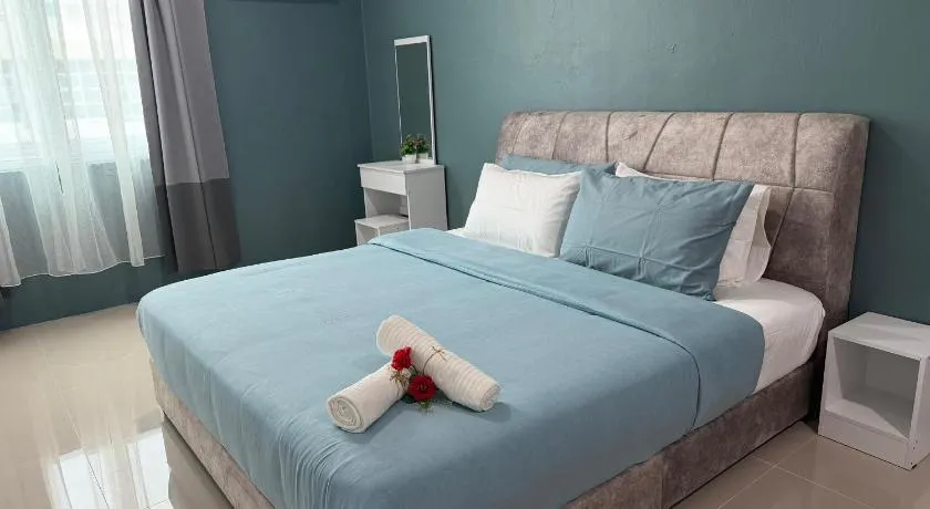 EMERALD Homestay Sibujaya Shop Residence - Image 1