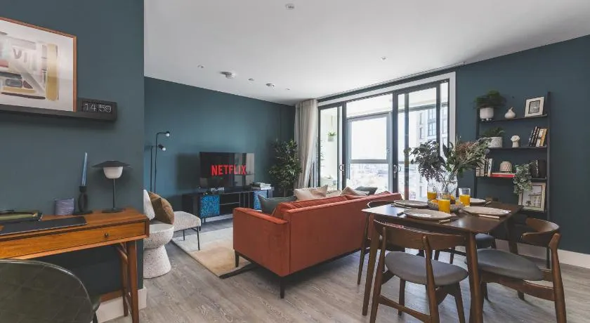 Stunning Premium 2 Bed Flat with Great Views - Rooftop on Top Floor - Image 1